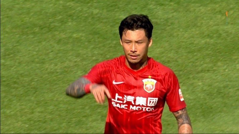 老外挺进娇妻的体内